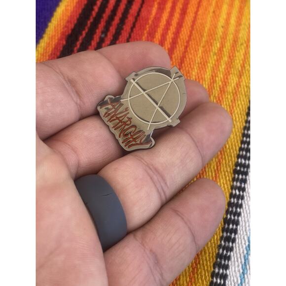 ANARCHY LAPEL PIN RARE COLLECTIBLE Black W/Red Letters Protest Flair Anti-Govern - Picture 4 of 4